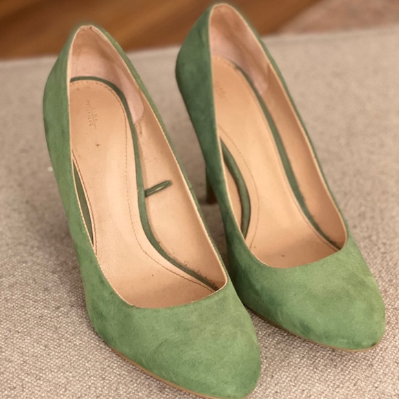 green pumps size 10